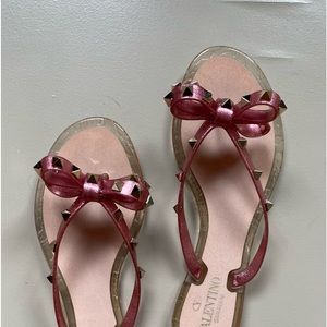 NEVER WORN Valentino rock-stud thong sandal pink glitter accents and gold studs